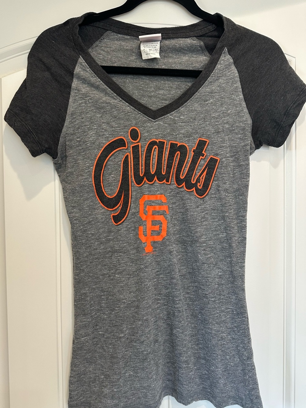 SF Giants Women’s Light & Dark Grey Baseball Tee- Genuine Merchandise-Size Small
